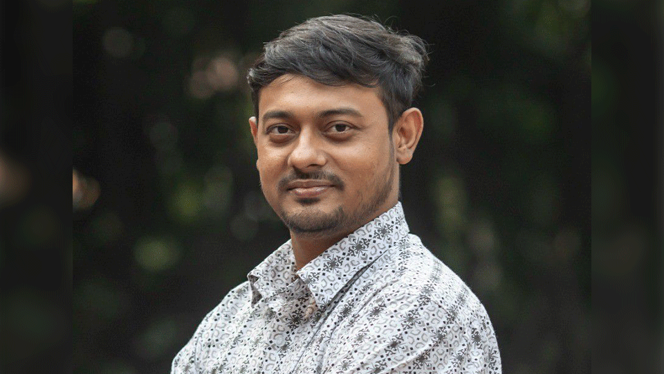 নাসীরুদ্দীন পাটওয়ারীকে আদালতের সমন