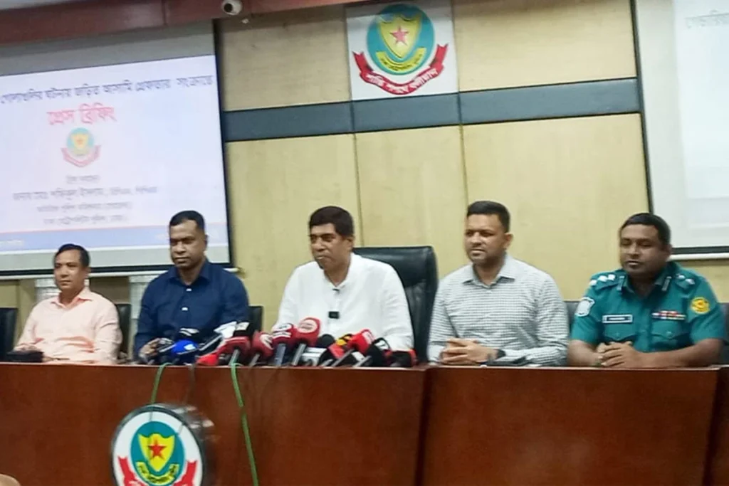 অস্ত্রধারী-চাঁদাবাজদের ছাড় নয় : ডিবি